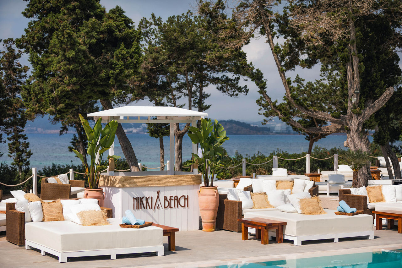 //www.jet2holidays.com/-/media/assets/product images - custom overview groups/ibz/me ibiza/me ibiza co1.jpeg